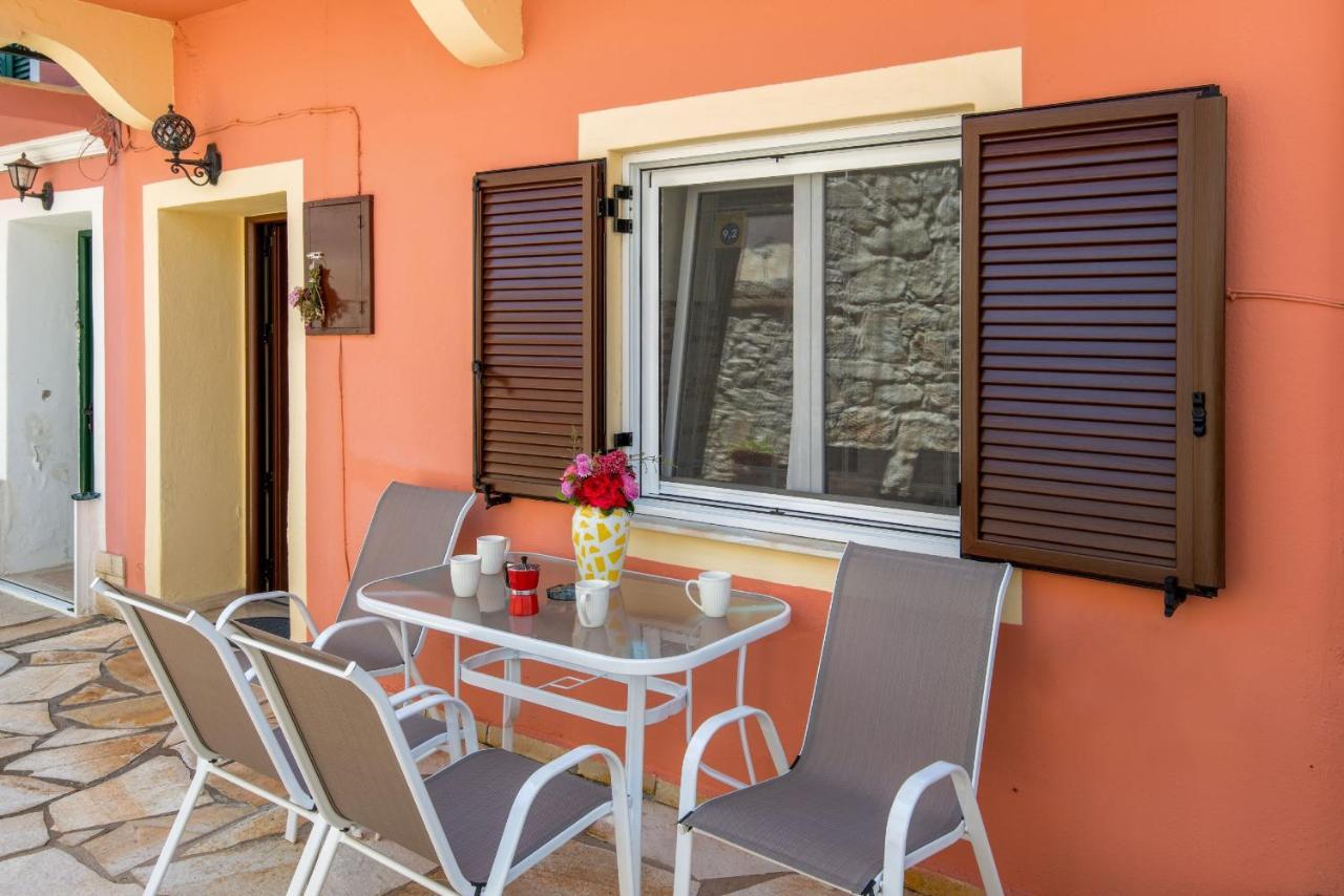 Nina Apartment Гайос Екстериор снимка