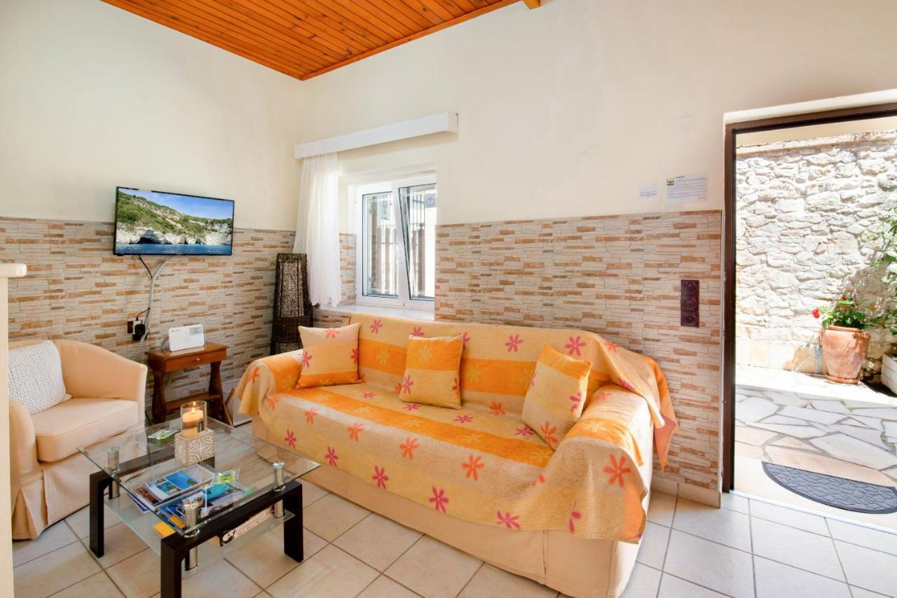 Nina Apartment Гайос Екстериор снимка